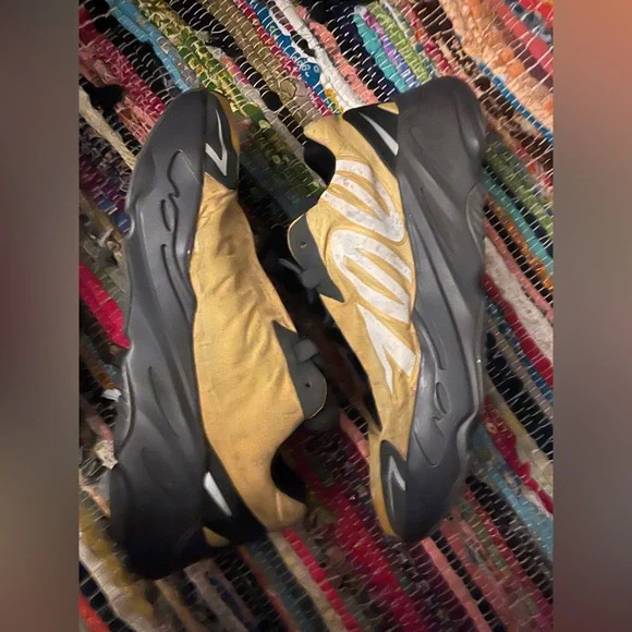 Yeezy 700 MNVN - Picture 3 of 9